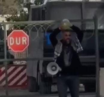 ABD Konsolosluğu'nun önünde kendini yakmaya çalıştı