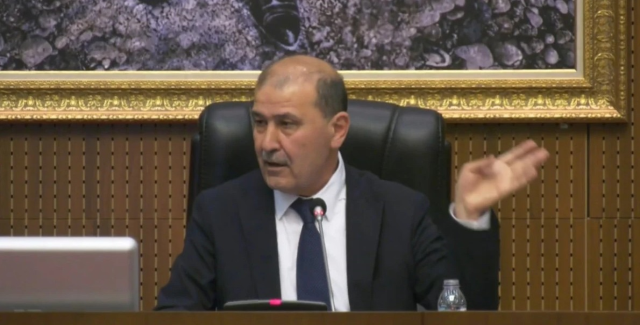 CHP'li başkan vekili mikrofonu açık unutup partililerine küfür etti