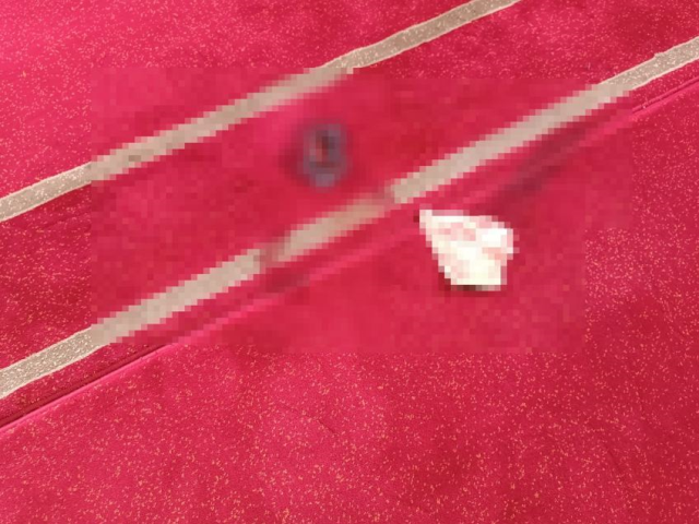 Camide namaz kılarken bıçaklandı