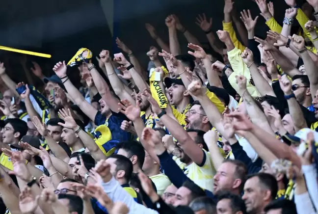 Dünyaca ünlü yıldız Kadıköy'e geliyor! Fenerbahçe'den Galatasaray'a dev transfer çalımı
