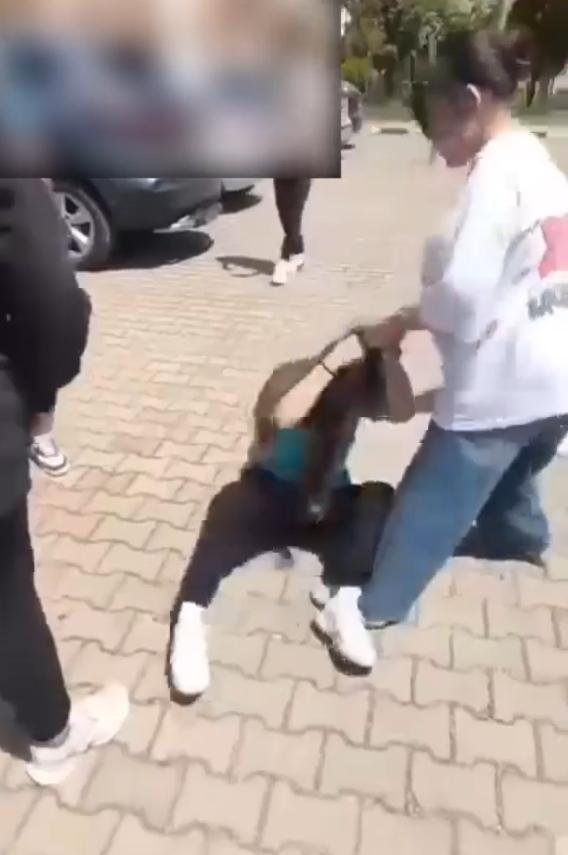 Ne oluyor bu çocuklara! 2 ilde öğrenciler akranlarını darbetti