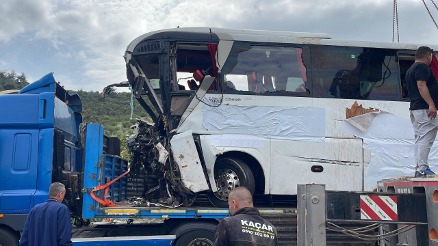 Çanakkale'deki otobüs kazasında ölenlerin kimlikleri belli oldu