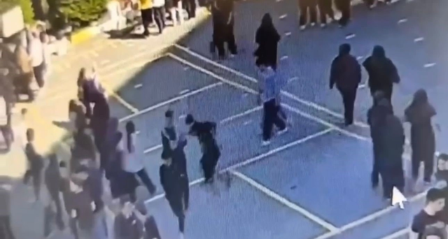 Sultanbeyli'de Lise Öğrencisi Arkadaşını Bıçakladı