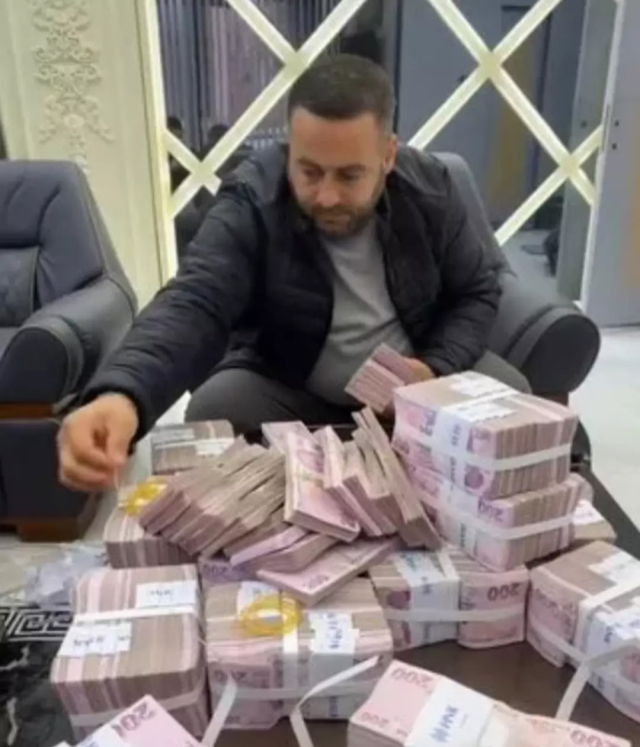 Aile boyu dolandırıcılık! Balya balya paraları TikTok'ta sergilediler