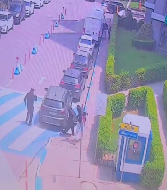 Bağcılar'da iş insanını takip edip 4 milyon lirayı gasbettiler