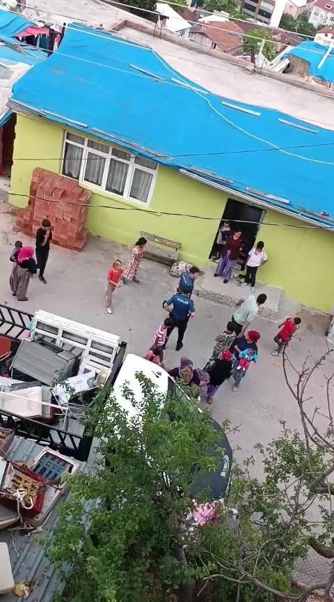Tuğla ve yumruklarla birbirlerine saldırdılar