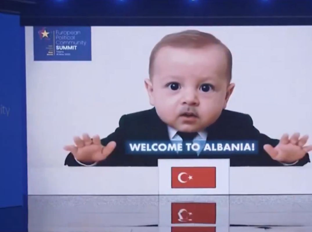 Zirvede renkli anlar! Erdoğan'a yapay zekayla oluşturulan çocukluk hali gösterildi
