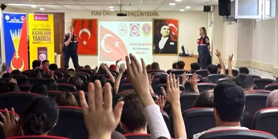 Gençler Güvenli Geleceğe Adım Atıyor: İncirliova’da Jandarma’dan Kapsamlı Eğitim!