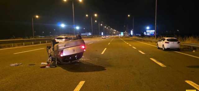 Küçük çocuk, takla atan araçtan yola fırladı: 5 yaralı
