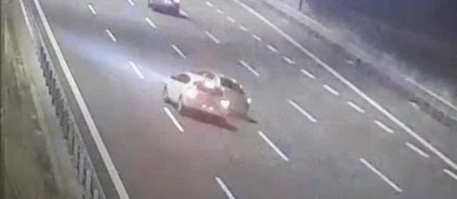 Küçük çocuk, takla atan araçtan yola fırladı: 5 yaralı