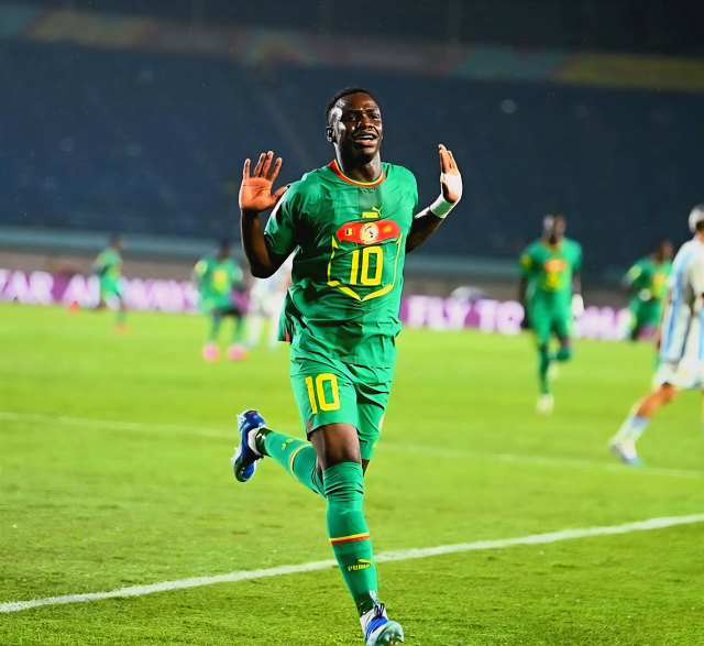Fenerbahçe'den Amara Diouf bombası! Genç yıldız İstanbul'a geldi