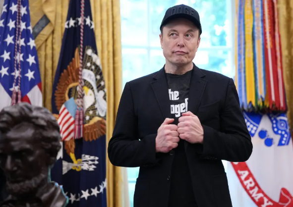 Beyaz Saray'da gerginlik: Elon Musk, Hazine Bakanı'na omuz attı