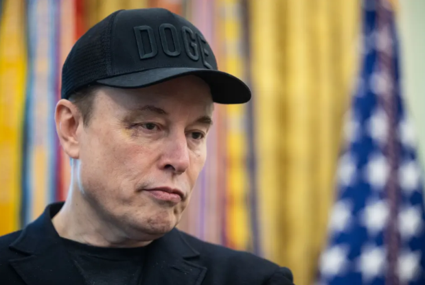 Beyaz Saray'da gerginlik: Elon Musk, Hazine Bakanı'na omuz attı