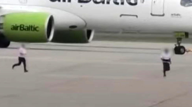 Uçak pistinde polisten kurtulmayı başardı ama sınır dışı edilmekten kurtulamadı