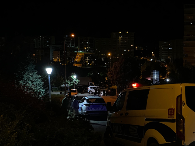 Silahlı kavga sonrasında hastaneye kaldırılan polis memuru.